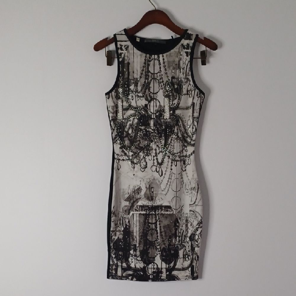Guess Elegant Sleeveless Dress